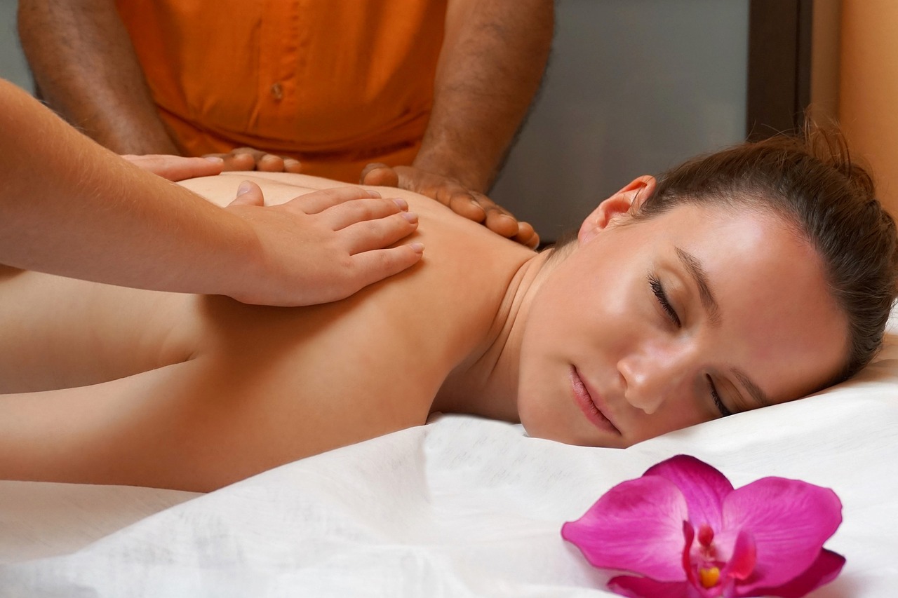 womanedit-lymphatic-drainage massage