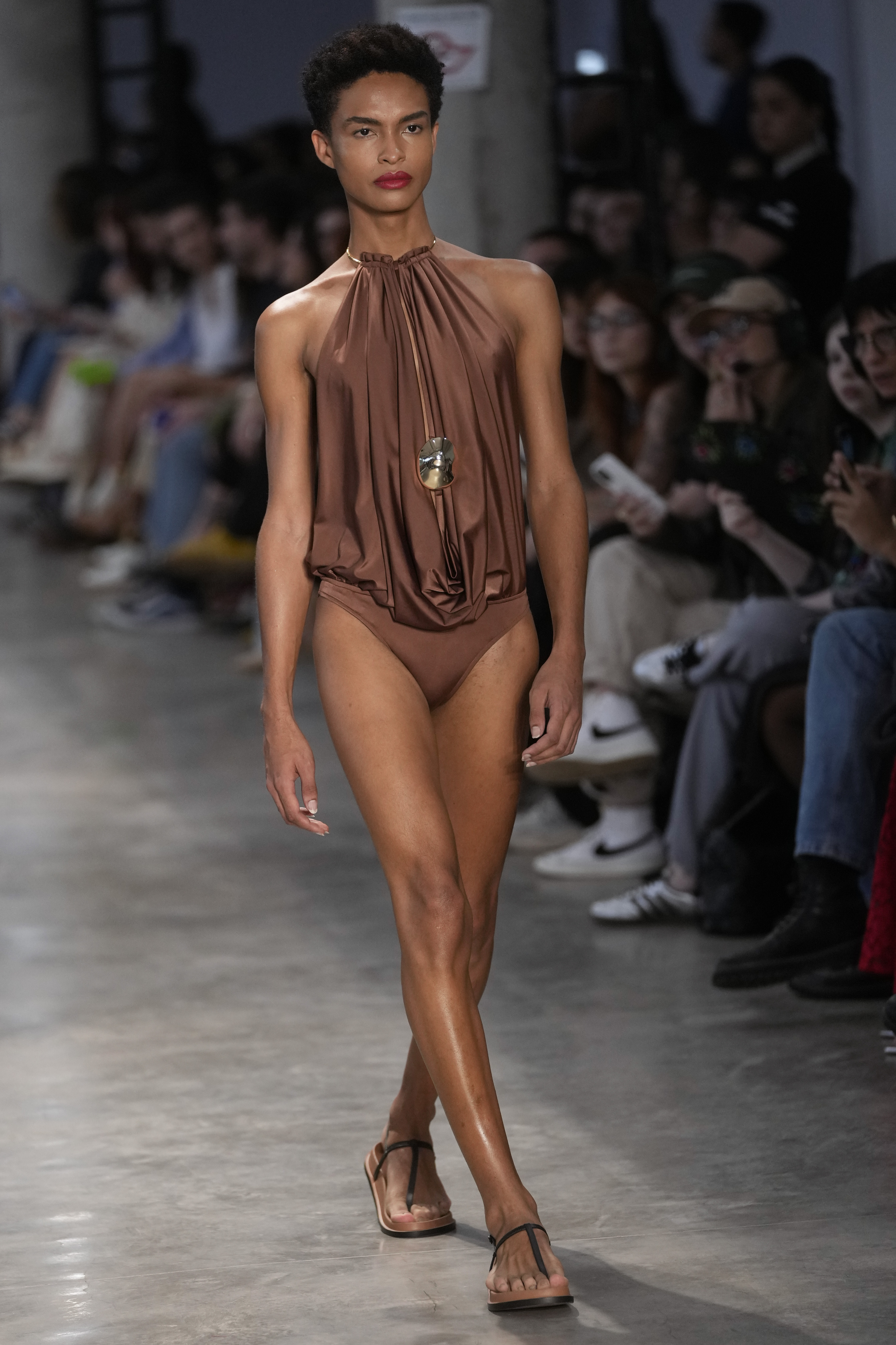 A model wears a creation from the Sau collection during the Sao Paulo Fashion Week in Sao Paulo, Friday, Oct. 18, 2024. (AP Photo/Andre Penner)