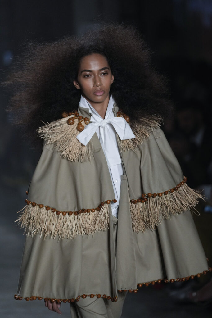 A model wears a creation from the Sou de Algodao collection during Sao Paulo Fashion Week in Sao Paulo, Friday, Oct. 18, 2024. (AP Photo/Andre Penner)
