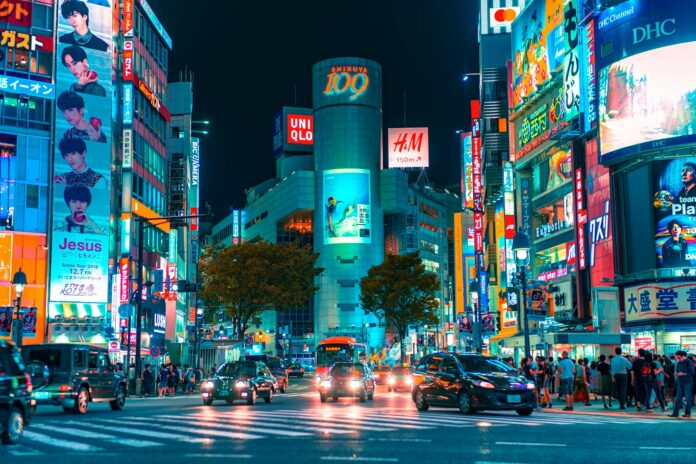 womanedit - Japan, people gathered outside buildings and vehicles