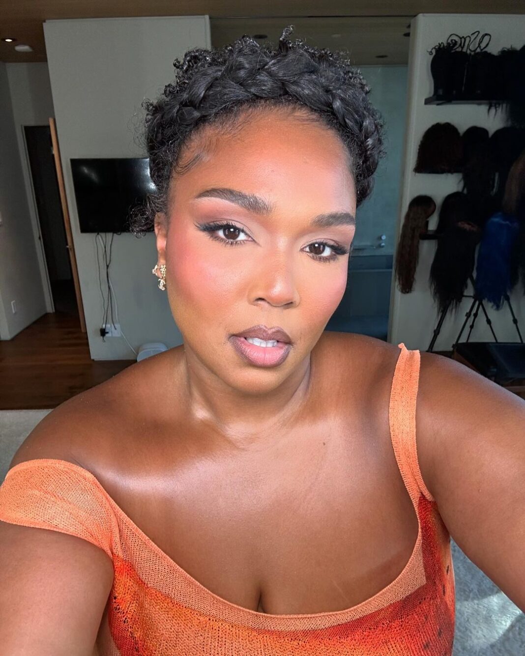 LIZZO in Thanksgiving Look (Photo: lizzobeeating/Instagram)