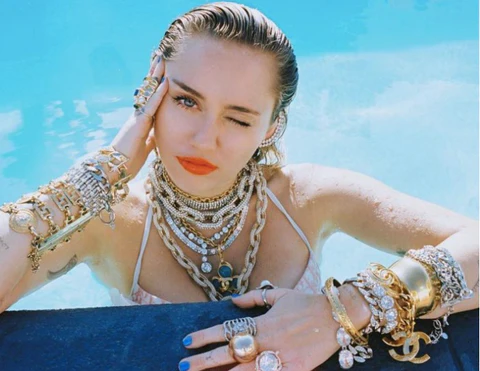 Layering Necklaces, Miley Cirus, Womanedit