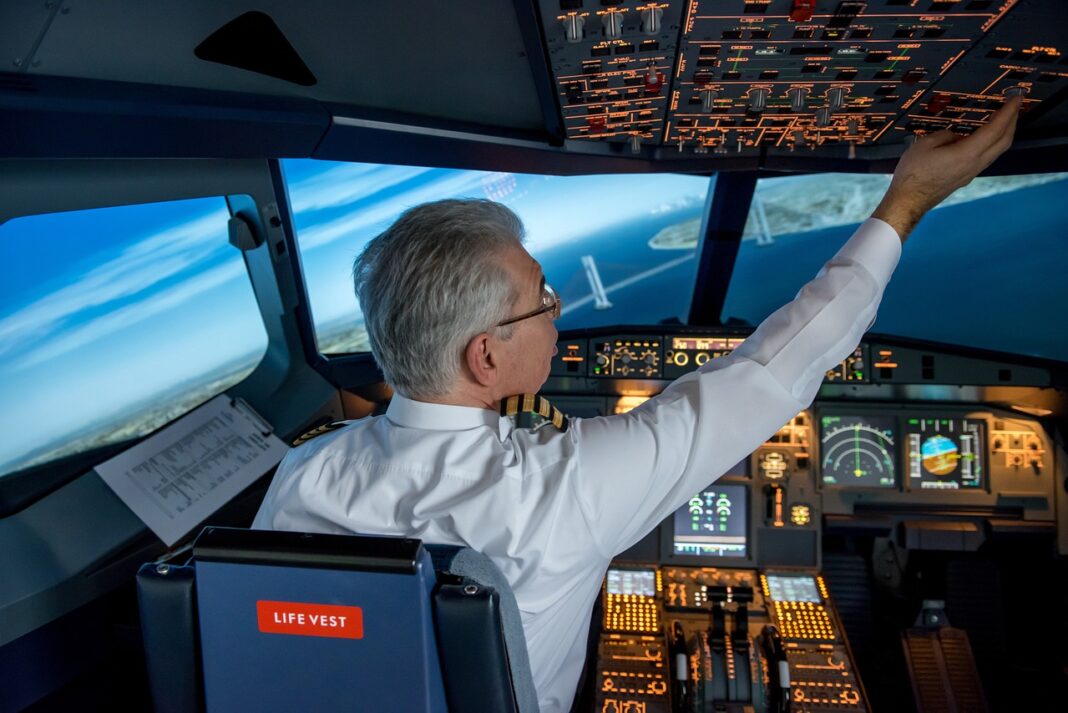 Cockpit (Photo: Pixabay)