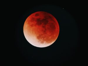6 Effects of Blood Moon - red moobn