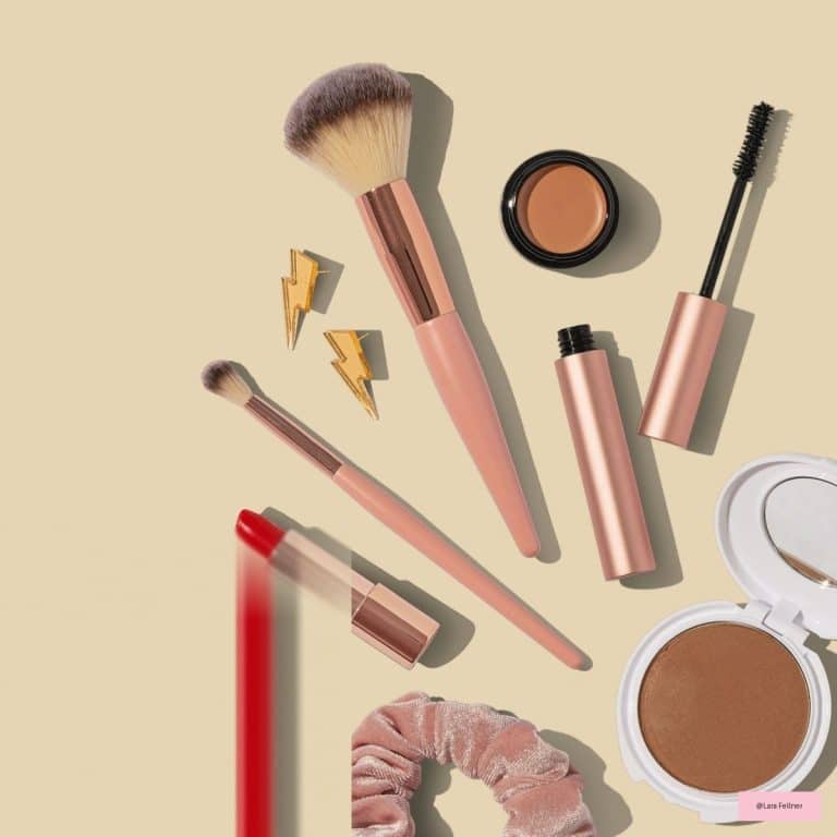 Frosty Lips Are Back: The Y2K Makeup Trend Taking Over 2026