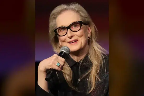 Meryl Streep's Mexico look sparked "crimson granny" memes