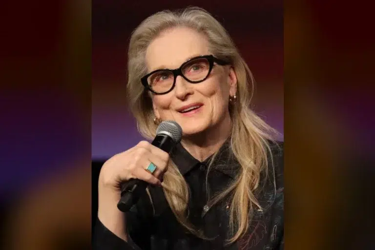 Meryl Streep's Mexico look sparked "crimson granny" memes