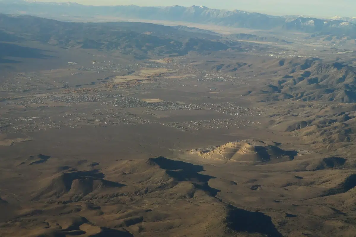 Californians flee for Nevada: $672/month savings fuels boom.