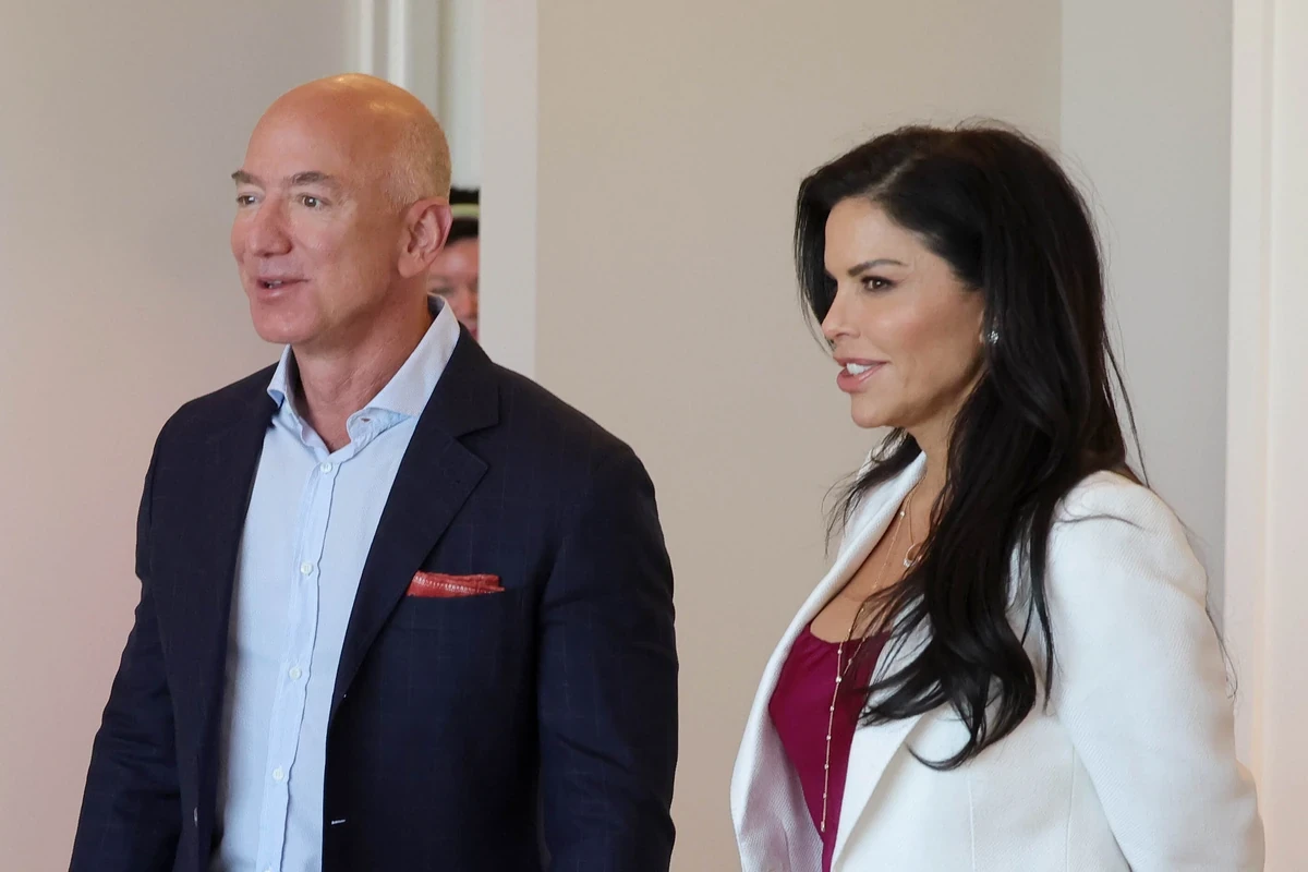 Lauren Sanchez PR stunt of secret dating agency - It works, We are talking about her!