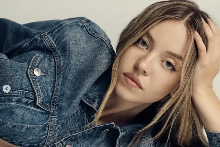 Sydney Sweeney's AE return shuts down 'great jeans' critics. Sydney Sweeney's AE return shuts down 'great jeans' critics.