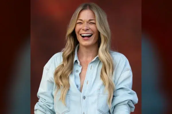 LeAnn Rimes' health decline: Beyond teeth, now 'severe' issues.