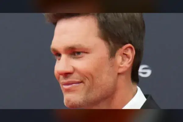 Tom Brady's Netflix Roast Flirting With Eniko Hart Is Back