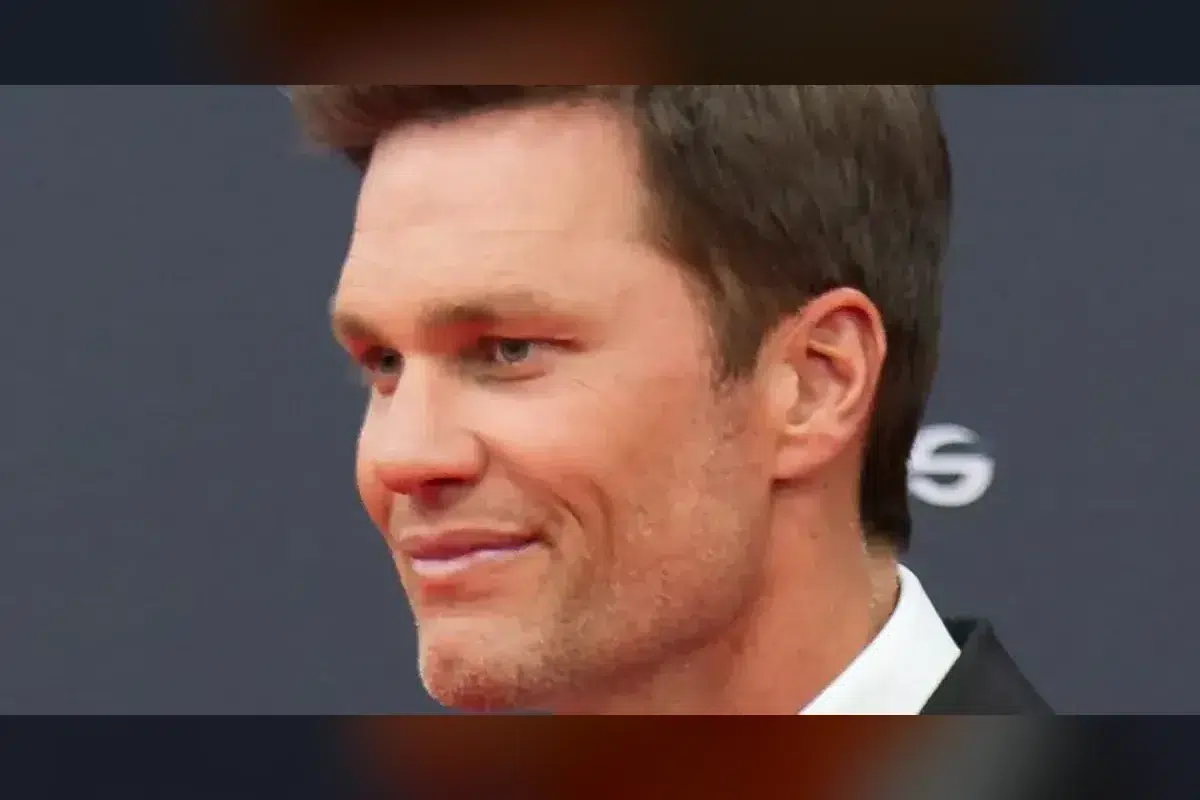 Tom Brady's Netflix Roast Flirting With Eniko Hart Is Back