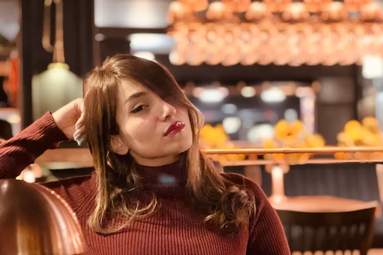 Iran: Parisa Ahmadi Gets 74 Lashes for Singing Without Hijab