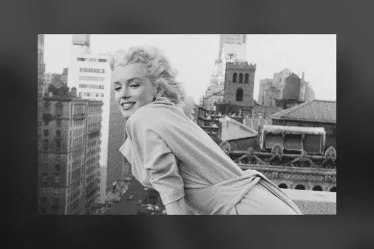 Marilyn Monroe: Brains or bedroom? Jana Hocking has a move.