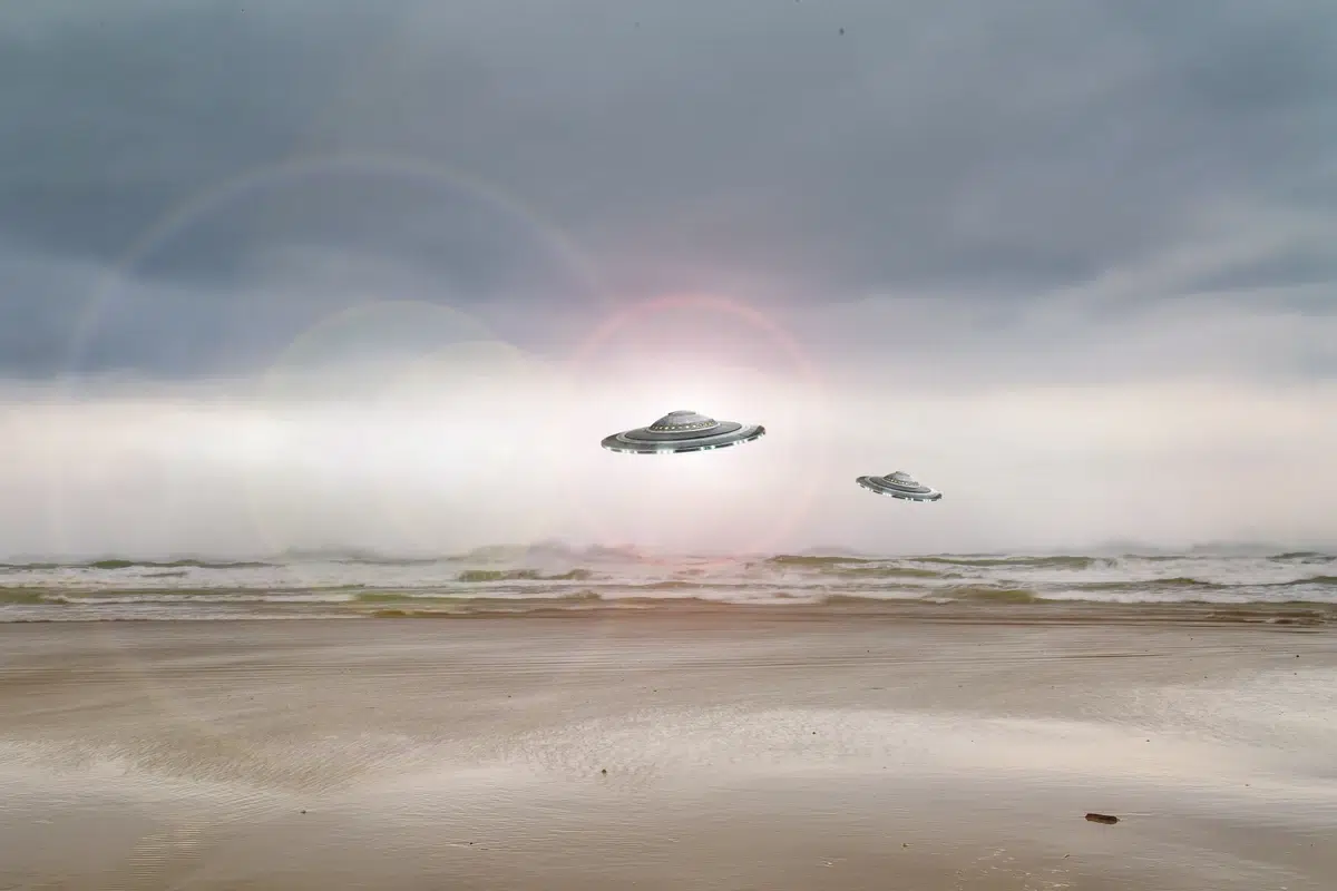 UFO Whistleblowers Declare Non-Human Material to Congress UFO Whistleblowers Declare Non-Human Material to Congress