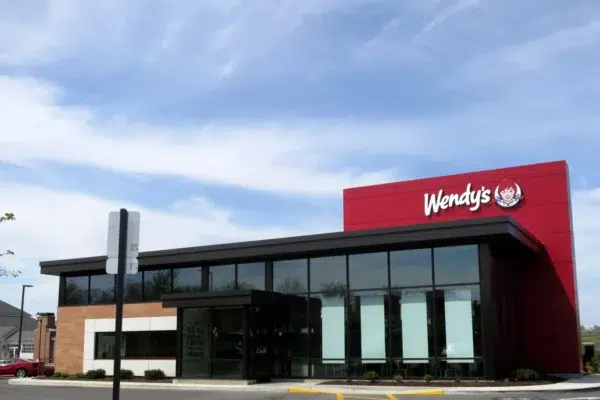 Wendy's 'Fresh Fears' Sink Stock, Despite Nelson Peltz