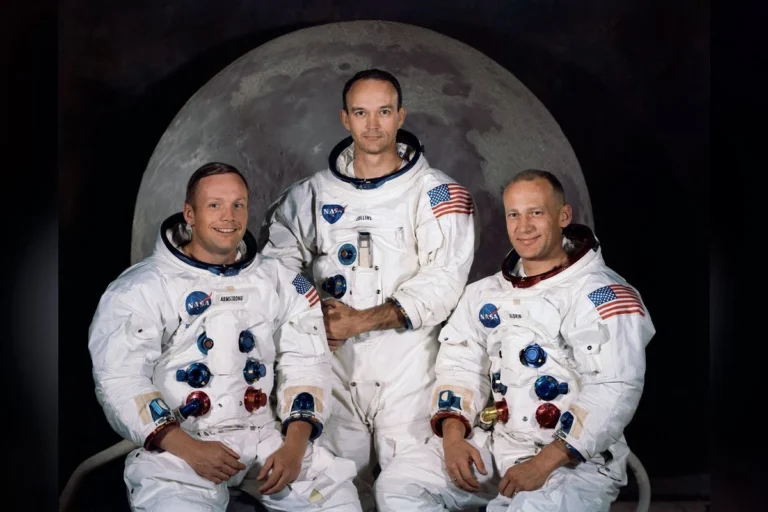 August 5: Land Your Dreams! Leo & Neil Armstrong Inspire